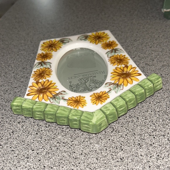 NWT ceramic Remembrances bird house portrait holder. - Picture 4 of 9